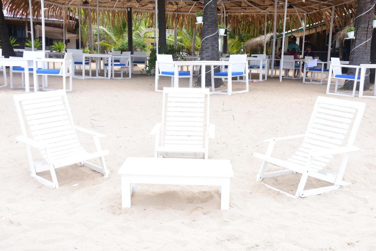 Alfresco Beach Hotel Uppuveli Exterior foto